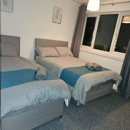 Holiday home Immaculate 3bedroom House In *